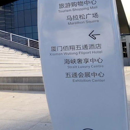 如何通過(guò)社交媒體網(wǎng)站設(shè)計(jì)吸引更多的用戶(hù)和互動(dòng)?